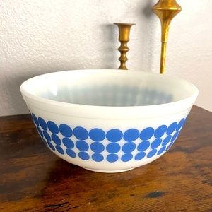 Vintage Pyrex Blue Polka Dot Mixing Bowl 403  2 1/2 quart (19)